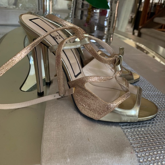 No. 21 GOLD COATED CUTOUT SANDALS SIZE 9 👠👠👠🔥🔥🔥🔥 - Picture 3 of 15